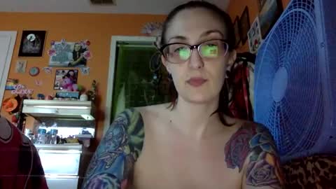 hi guys im back on here 3 online show from 10.12.25