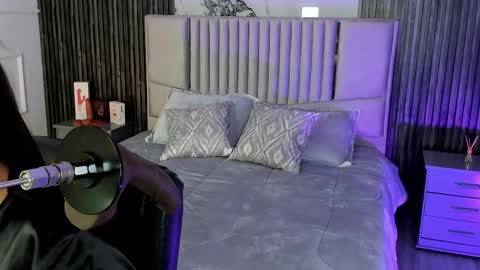 Lilly Ortiz online show from 11.14.25