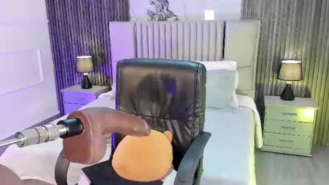 Snapshot of lillyortiz_ chatting on 07.28.26 Lilly Ortiz online show from 07.28.26