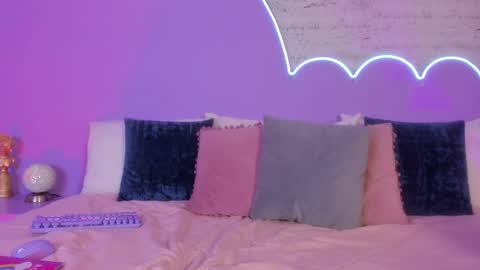 Snapshot of lilou_albrecht chatting on 10.31.25 Lilou online show from 10.31.25