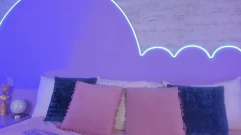 Lilou online show from 11.11.25