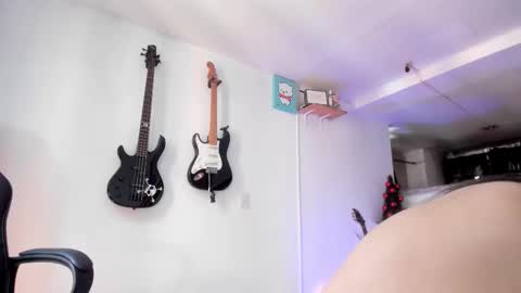 Caroline online show from 12.19.25