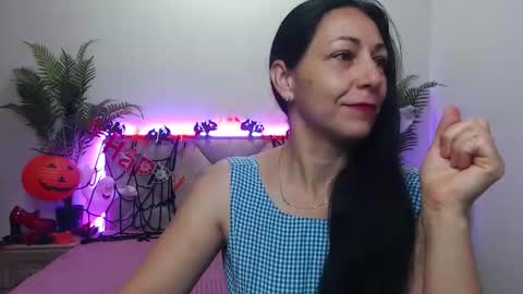 Snapshot of lilugrants chatting on 10.19.25 lilugrants online show from 10.19.25