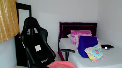 Snapshot of lily_benet1 chatting on 01.12.25 LILYB online show from 01.12.25
