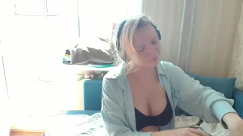 Lily dollyx online show from 09.10.25