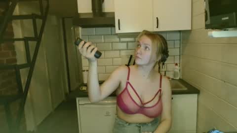 Lily dollyx online show from 09.30.25