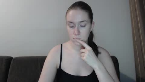 Snapshot of lily_love_x chatting on 12.11.24 lily_love_x online show from 12.11.24
