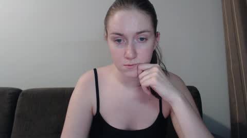 Snapshot of lily_love_x chatting on 12.12.24 lily_love_x online show from 12.12.24
