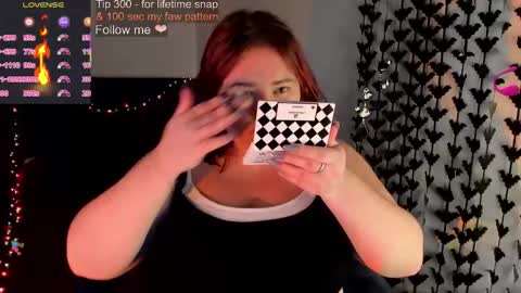 Snapshot of lily_lu_one chatting on 10.12.25 Elina online show from 10.12.25