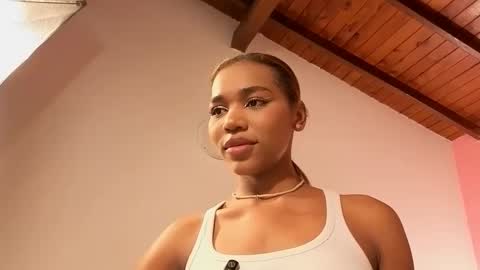 Lily Miiller online show from 09.12.25