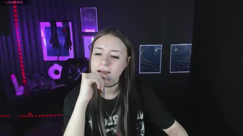 Snapshot of lily_moonlight chatting on 02.13.25 Lily online show from 02.13.25