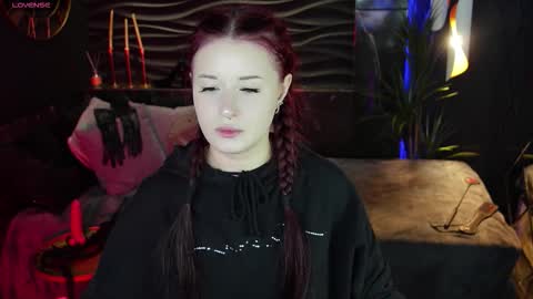 Snapshot of lily_moonlight chatting on 10.22.25 Lily online show from 10.22.25