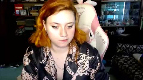 Snapshot of lily_shamy chatting on 10.12.25 Alice online show from 10.12.25