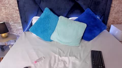 LilyWoodz online show from 03.07.25