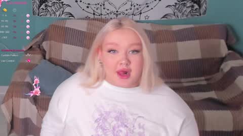 Snapshot of lilybelll chatting on 12.09.24 Lily online show from 12.09.24