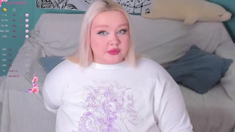 Snapshot of lilybelll chatting on 12.18.24 Lily online show from 12.18.24