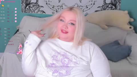 Snapshot of lilybelll chatting on 12.18.24 Lily online show from 12.18.24