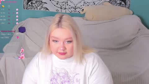 Snapshot of lilybelll chatting on 12.27.24 Lily online show from 12.27.24