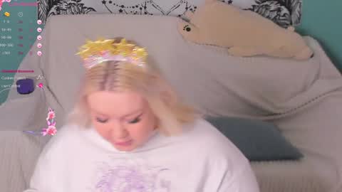 Snapshot of lilybelll chatting on 12.30.24 Lily online show from 12.30.24