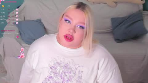 Snapshot of lilybelll chatting on 01.18.25 Lily online show from 01.18.25