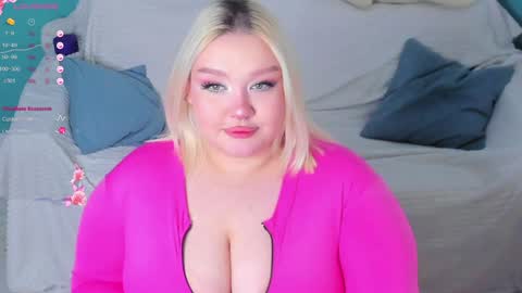 Snapshot of lilybelll chatting on 01.19.25 Lily online show from 01.19.25