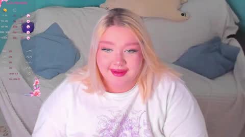 Snapshot of lilybelll chatting on 01.31.25 Lily online show from 01.31.25