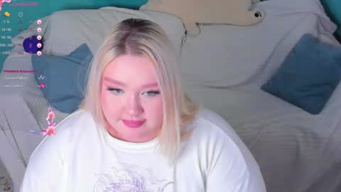 Snapshot of lilybelll chatting on 01.31.25 Lily online show from 01.31.25