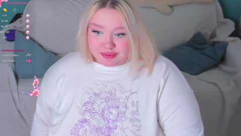 Snapshot of lilybelll chatting on 02.05.25 Lily online show from 02.05.25