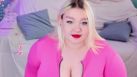 Snapshot of lilybelll chatting on 02.18.25 Lily online show from 02.18.25