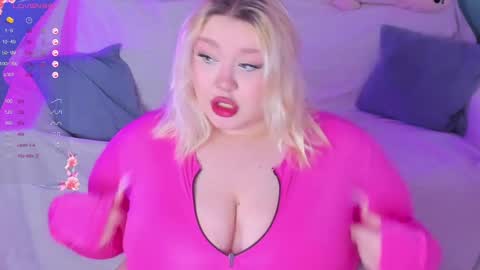 Snapshot of lilybelll chatting on 02.23.25 Lily online show from 02.23.25