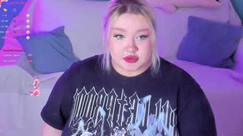 Snapshot of lilybelll chatting on 02.23.25 Lily online show from 02.23.25