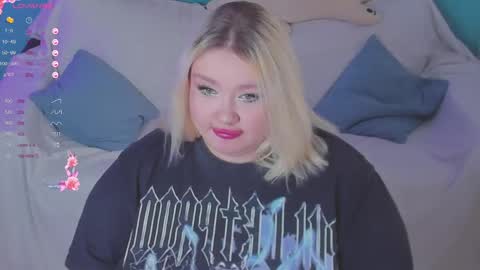 Snapshot of lilybelll chatting on 03.02.25 Lily online show from 03.02.25