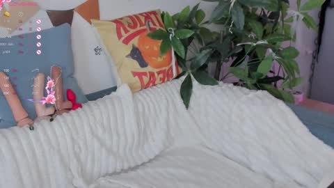 Snapshot of lilybelll chatting on 10.18.25 Lily online show from 10.18.25