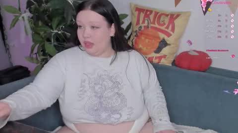 Snapshot of lilybelll chatting on 10.24.25 Lily online show from 10.24.25