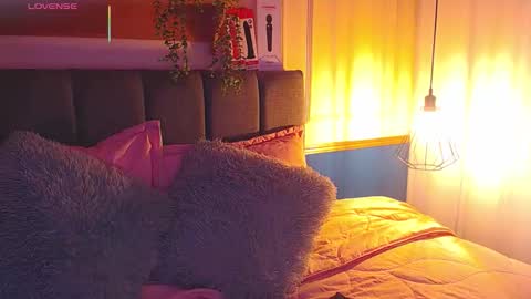 CALL ME   L I L Y   online show from 10.15.25