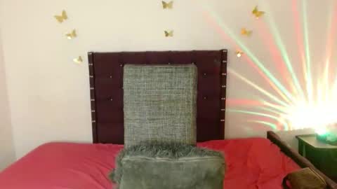 lilyloock1105 online show from 04.19.26