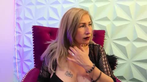 Lily Queen online show from 09.26.25