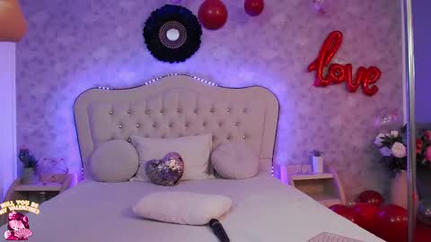 Snapshot of lilyrose_ chatting on 02.14.25      online show from 02.14.25