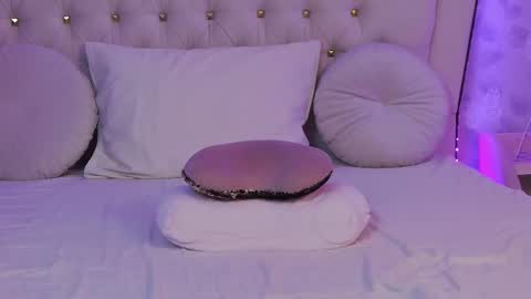 Snapshot of lilyrose_ chatting on 03.01.25      online show from 03.01.25