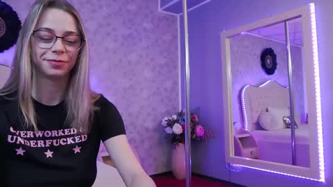 Snapshot of lilyrose_ chatting on 03.03.25      online show from 03.03.25