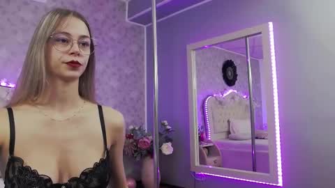 Snapshot of lilyrose_ chatting on 09.11.25      online show from 09.11.25