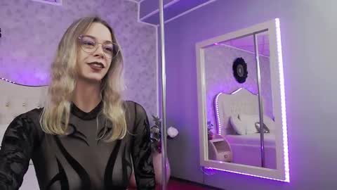 Snapshot of lilyrose_ chatting on 10.05.25      online show from 10.05.25