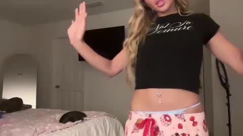 lilysummers21208 online show from 01.17.26