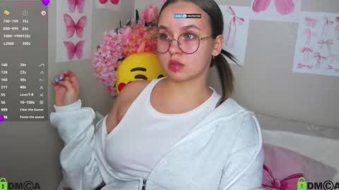 Snapshot of lilysweet13 chatting on 10.05.25 Lily online show from 10.05.25