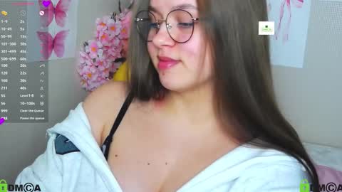 Snapshot of lilysweet13 chatting on 10.06.25 Lily online show from 10.06.25