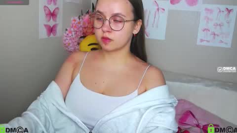 Snapshot of lilysweet13 chatting on 10.08.25 Lily online show from 10.08.25