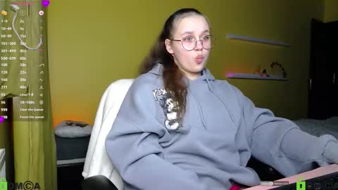 Snapshot of lilysweet13 chatting on 10.18.25 Lily online show from 10.18.25