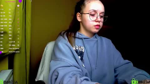 Snapshot of lilysweet13 chatting on 10.27.25 Lily online show from 10.27.25