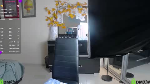 Snapshot of lilysweet13 chatting on 10.29.25 Lily online show from 10.29.25