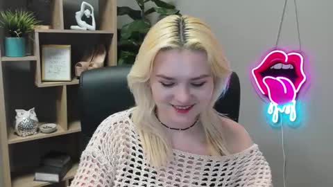 Snapshot of lilysweetxo chatting on 03.03.26 Lily online show from 03.03.26